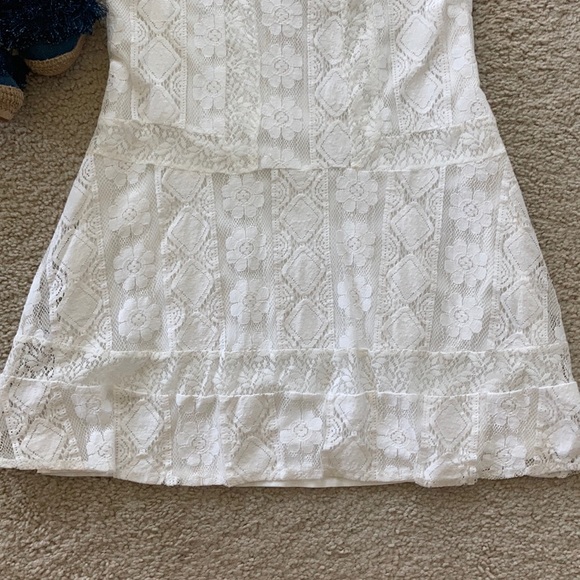 Esley White Lace Dress - Picture 4 of 7